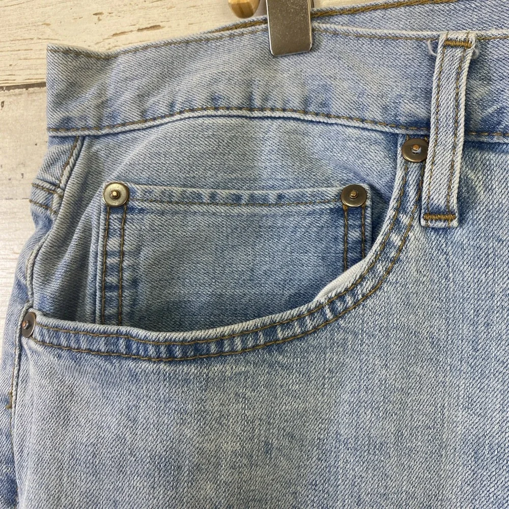 Cremieux Premium Jeans Men 40x30 Blue Denim Light Wash Straight Leg Comfort